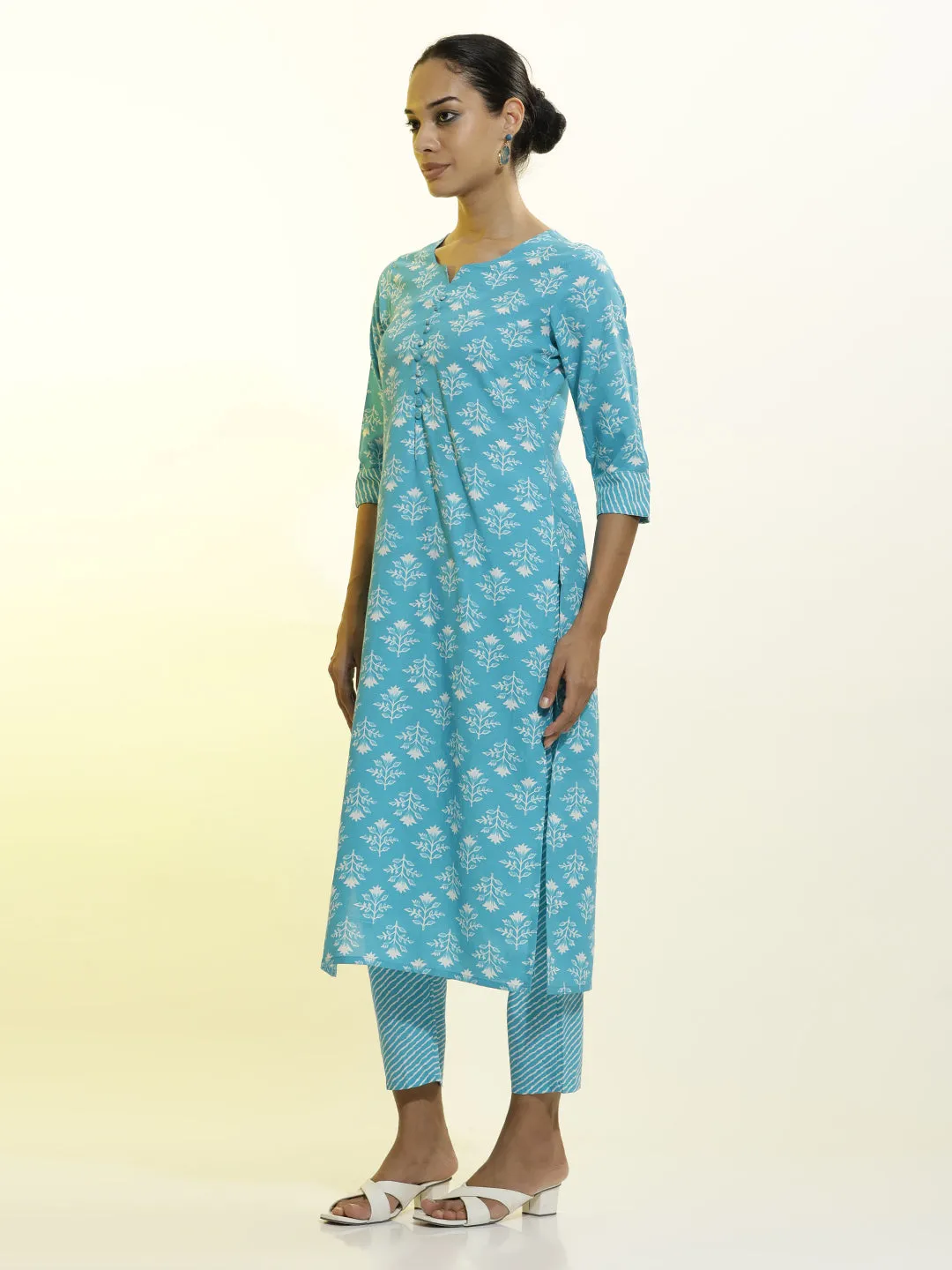 Blue Floral Printed Cotton Blend Kurta Set