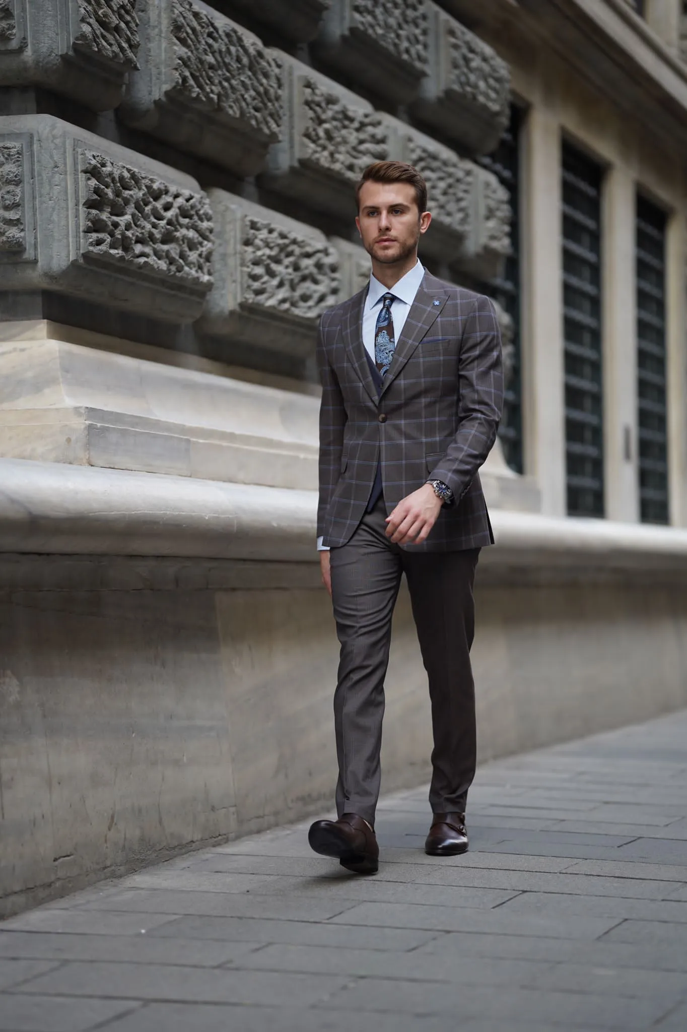 Daniel Plaid Brown Wool Suit - Elegant Three-Piece Slim-Fit Suit for Men