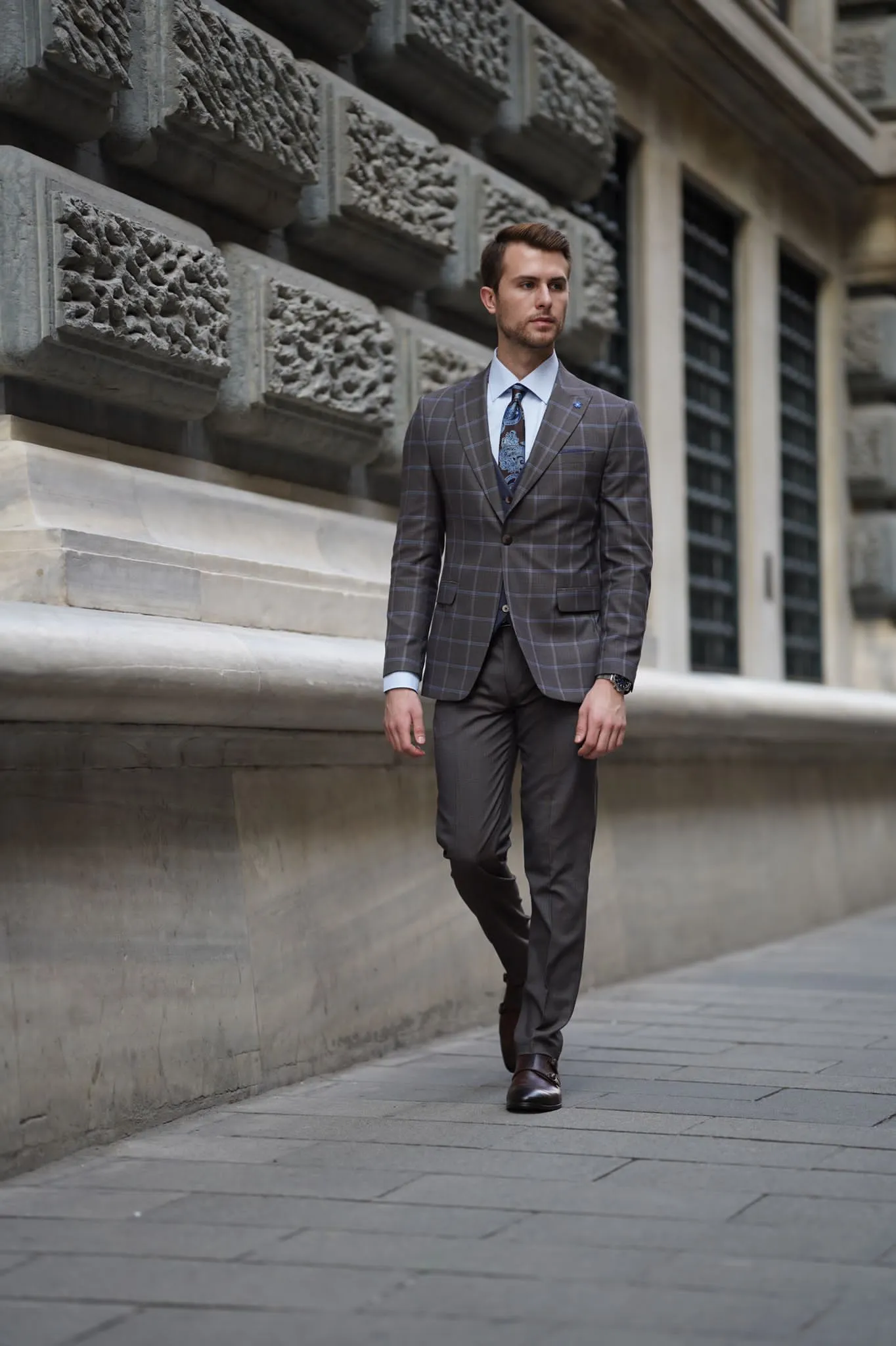 Daniel Plaid Brown Wool Suit - Elegant Three-Piece Slim-Fit Suit for Men
