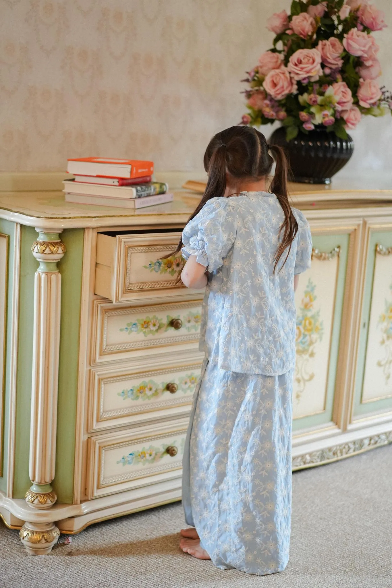 ESME KURUNG IN CLOUD