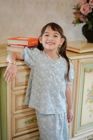 ESME KURUNG IN CLOUD