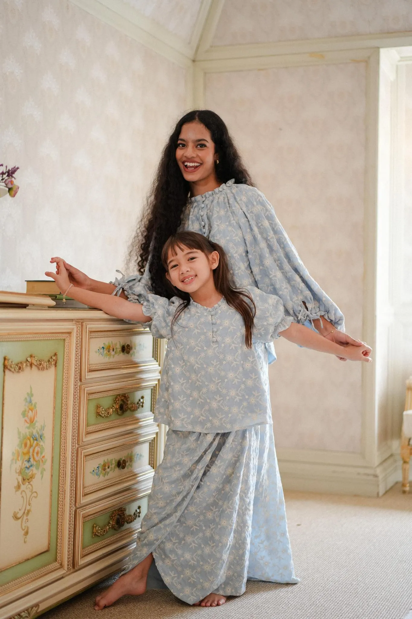 ESME KURUNG IN CLOUD