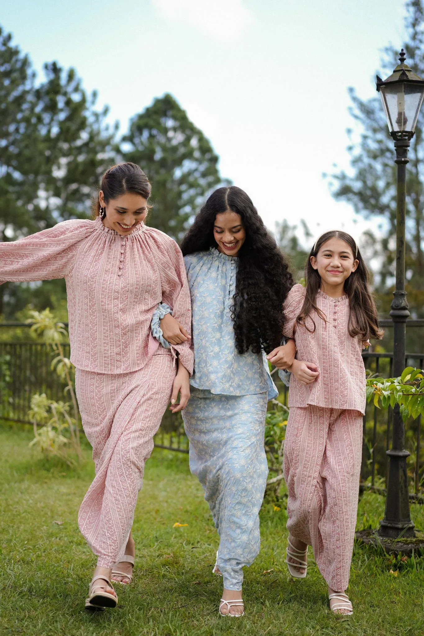 ESME KURUNG IN CORAL