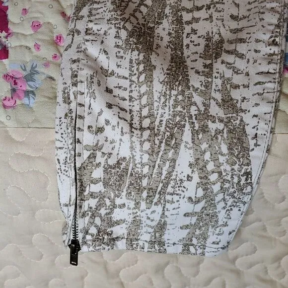 Free People Off-White &amp; Gold Splatter Print Zip Ankle Crop Jeans Pants, Sz 29