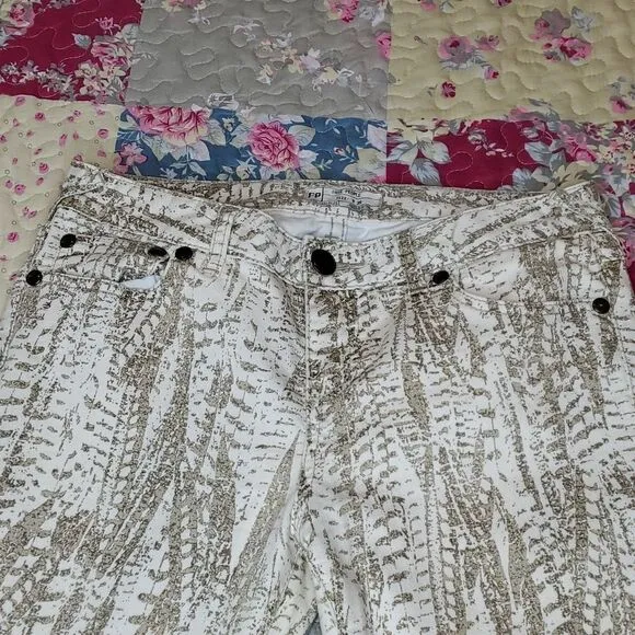 Free People Off-White &amp; Gold Splatter Print Zip Ankle Crop Jeans Pants, Sz 29