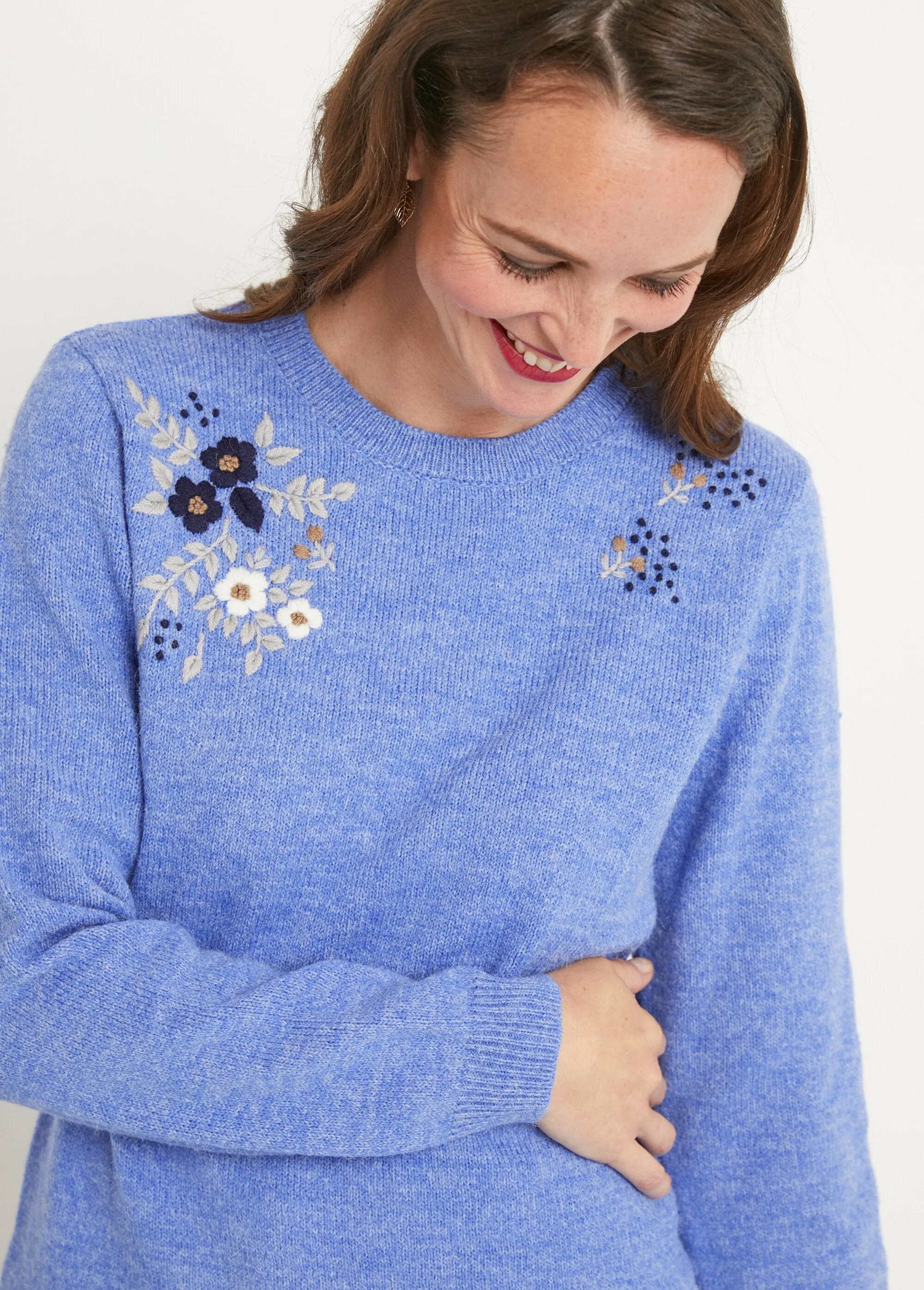 Soft plain embroidered long-sleeved round neck sweater
